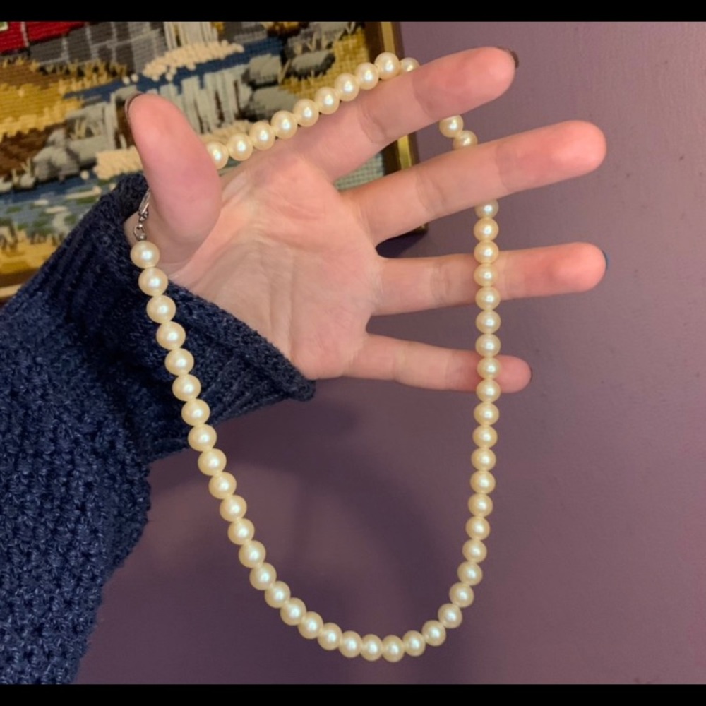 Vintage 1970s pearl necklace